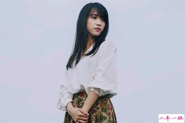 文字控喜欢的简单唯美的一句话说说带图片 烟尘滚滚一路行来我应是迷了路了8