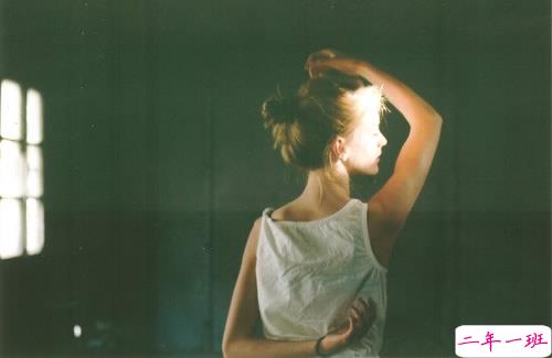 那些和青春夏天有关的唯美简单小清新图片句子 阳光倾落风雨都不舍5