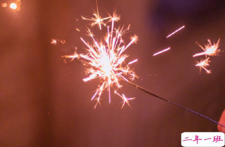 超级有趣的简短微信朋友圈文案 书里总爱写喜出望外的傍晚1