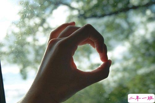 满怀忧伤感到难过的伤感句子 心里很难过但是不能说出来的伤感句子1