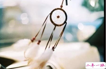 伤感句子表达心情失落长句 无人待我情自深无人伴我立黄昏1