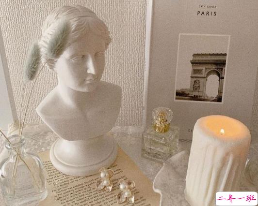 女孩子自拍发朋友圈的沙雕句子 2021俏皮又可爱的配图说说2