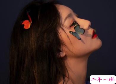 跟闺蜜自拍的高级沙雕文案 沙雕女孩快乐自拍文案2