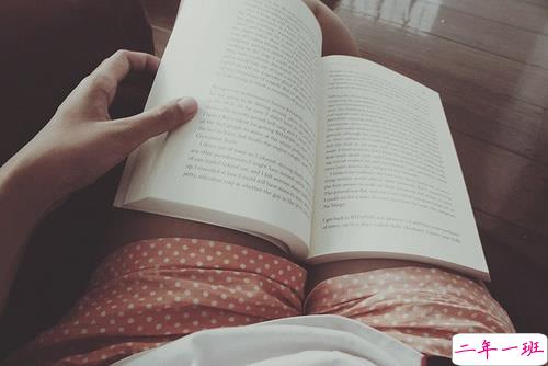 情感句子伤感说说很透彻 总以为岁月漫长有大把时间来挽回和原谅1