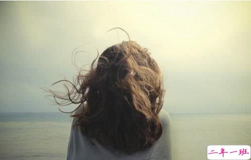 情感句子伤感说说很透彻 总以为岁月漫长有大把时间来挽回和原谅2