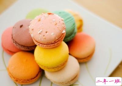 关于爱情的说说:爱情总是以笑开始,以吻转浓,以泪结束1