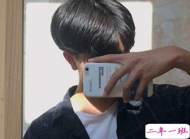 男生微信说说高冷成熟 别把过去抱的太紧感情需要休息1