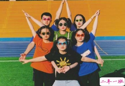 搞笑闺蜜说说大全霸气 闺蜜恶搞合照配文1