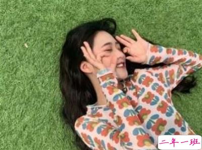 朋友圈自拍可爱小句子合集 自拍说说女生可爱吸引人1