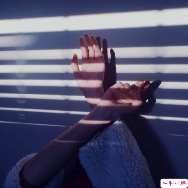 关于成长青春的哲理精辟说说 成熟就是不断的抛弃形式去看本质1