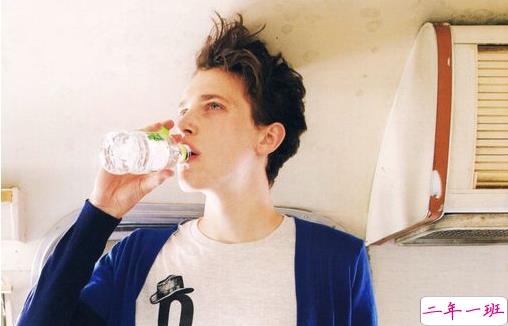 00后可以看的关于人生的简单但很有道理的精辟说说1