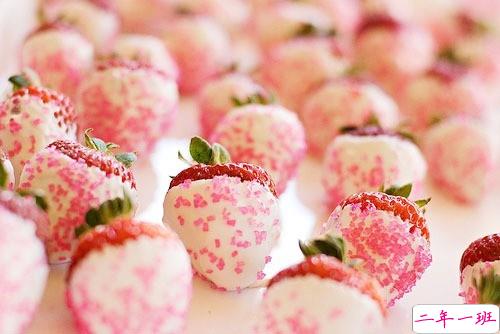 适合文艺小清新发的关于生活的唯美说说 山顶看日出海边放烟花教堂听钟声1