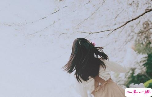 成熟优雅有哲理的女生说说 成长是一场孤军奋战的斗争1