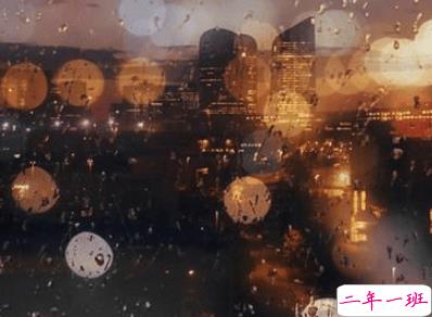 下雨天心情不好的说说句子2019 雨很大心很乱1