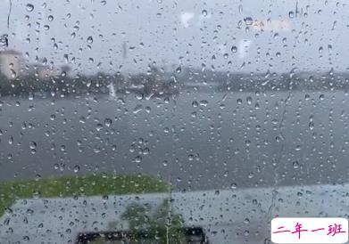 下雨天句子有点丧 思念无果大雨滂沱1