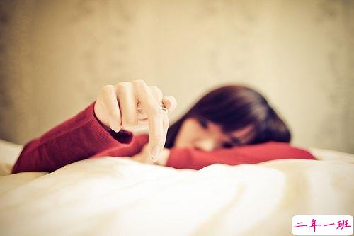 被爱情抛弃的伤感说说2019精选 被爱情伤了心里很不是滋味2