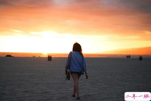 适合一个人深夜里发的伤感爱情说说 你给我的感觉总是忽远忽近像真又像假的1