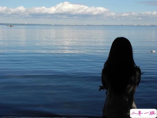 一个人时的伤感心痛说说2018 爱那么短可是遗忘那么长1