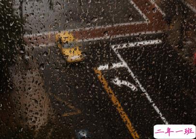 下雨天心情说说简单有意境 今天是下雨天心情是想你1