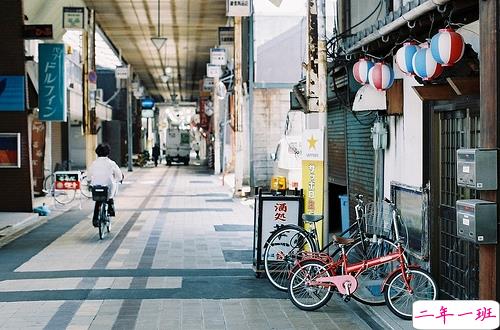 写给傻傻的自己的心情说说 深夜里感到孤独思考人生的心情说说1
