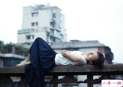 一个人静静的思考的心情说说 孤独寂寞一个人的心事心情说说1