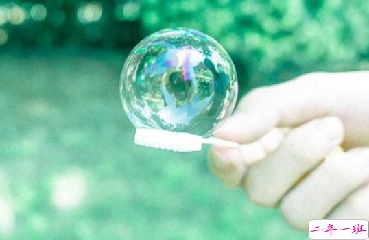 有些压抑的心情说说 放不下的能爱几回恨几回1