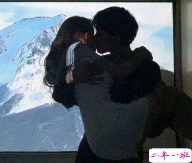 2022最新版甜甜的官宣恋爱文案带图片 两个成年人的重要决定3