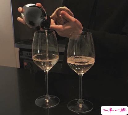 八月再见九月你好朋友圈说说 允许一些错过迎接对的相遇8