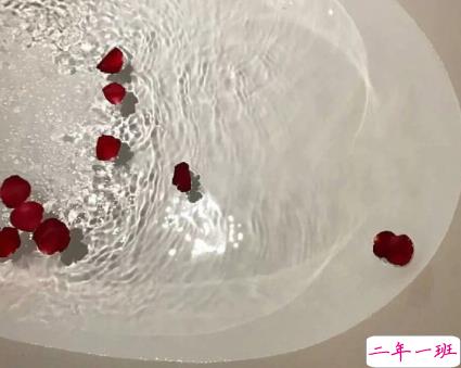 八月再见九月你好朋友圈说说 允许一些错过迎接对的相遇12