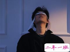 感悟爱情的句子伤感带图片 阴沉天空中有一小束照着你的阳光