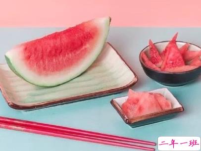 晒西瓜的句子简短带图片 夏天关于西瓜的说说11