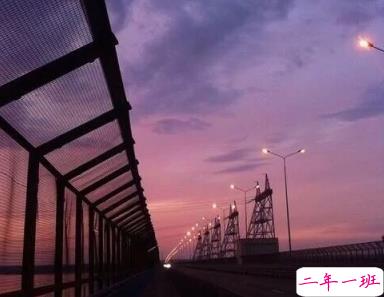 朋友圈心痛心碎的说说带图片 内心疼痛的悲伤句子14