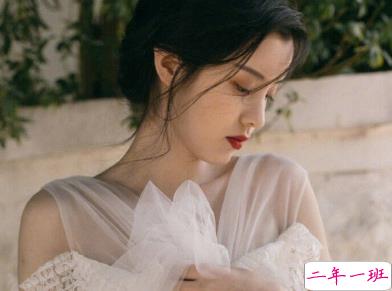 15条浪漫的诗意爱情句子 爱意却是脑海一闪而过的善意7