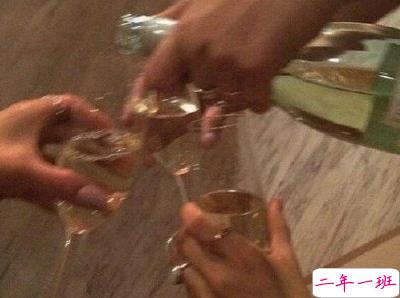 抖音喝酒文案带图片 闺蜜一起喝酒发圈的句子有趣5