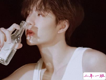 抖音喝酒文案带图片 闺蜜一起喝酒发圈的句子有趣12