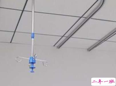 打吊针发朋友圈的说说带图片 打针输液的心情说说配图1