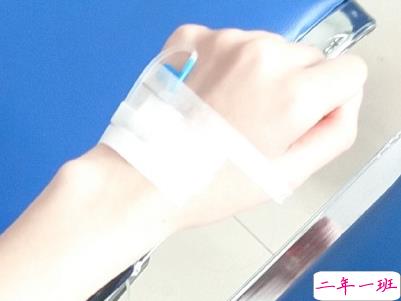 打吊针发朋友圈的说说带图片 打针输液的心情说说配图9