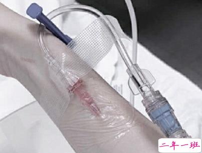 打吊针发朋友圈的说说带图片 打针输液的心情说说配图10