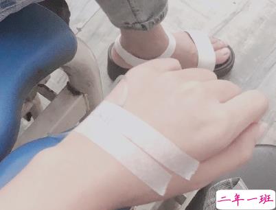 打吊针发朋友圈的说说带图片 打针输液的心情说说配图13