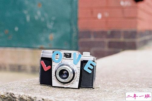 爱情破碎的悲伤说说带图片 让人痛苦的爱情说说配图1