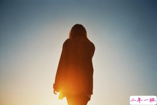 爱情破碎的悲伤说说带图片 让人痛苦的爱情说说配图2