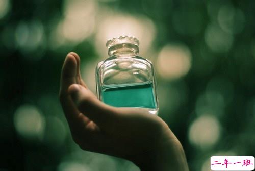 爱情破碎的悲伤说说带图片 让人痛苦的爱情说说配图6