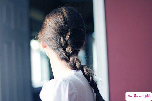 适合朋友圈发自拍的文案 女生发自拍的配文独特有趣4