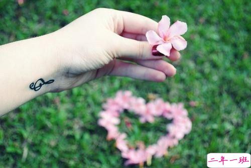 适合朋友圈发自拍的文案 女生发自拍的配文独特有趣9