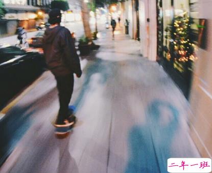 对爱情彻底失望的伤感说说带图片 一个人感到十分心累的伤感说说3