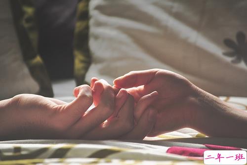 文字控偏爱的爱情说说配图 很经典的有哲理精辟爱情说说1