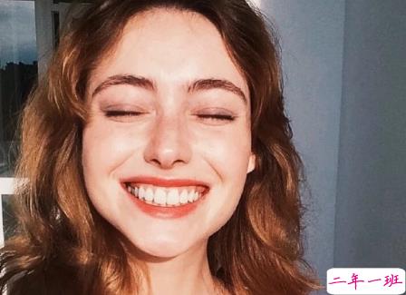 爱情治愈系文字说说加配图2018最新版 人潮拥挤你自然而然的牵起我的手12