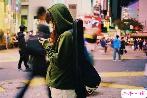 女生个性说说经典霸气带图片 知道自己不讨喜那就乖一点12