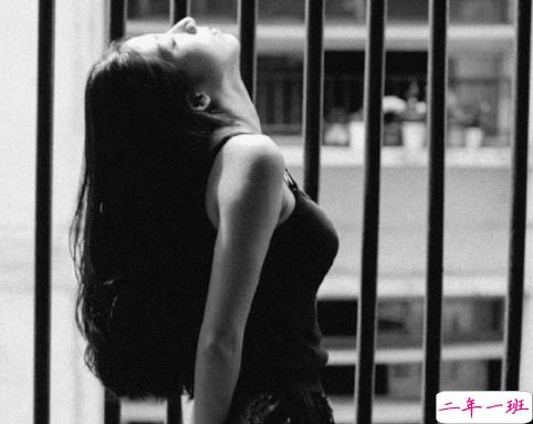 伤感忧郁心情说说带图片2018 原谅我一生爱憎分明不讨巧2