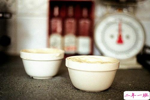 一个人感到孤独寂寞时发的说说带图片 一个人只要学会了回忆就再不会孤独1